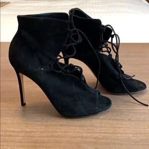 Gianvito Rossi 39 black suede lace pump open toe